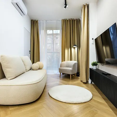 Luxury Two-bedroom With Terrace By Tyzenhauz Apartman