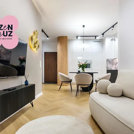 Luxury Two-bedroom With Terrace By Tyzenhauz Apartman *