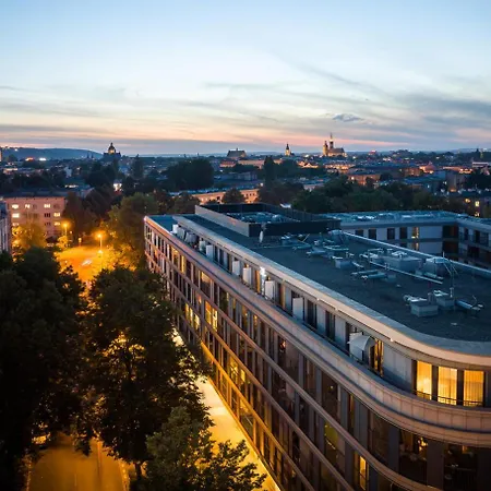 Luxury Two-bedroom With Terrace By Tyzenhauz