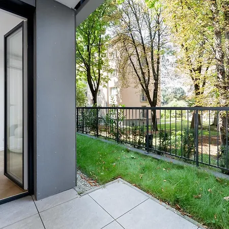 Luxury Two-bedroom With Terrace By Tyzenhauz