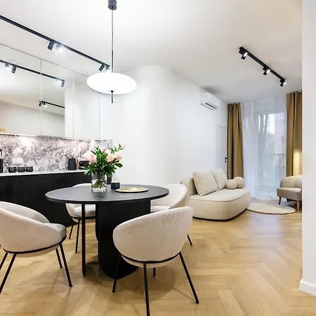 Luxury Two-bedroom With Terrace By Tyzenhauz *