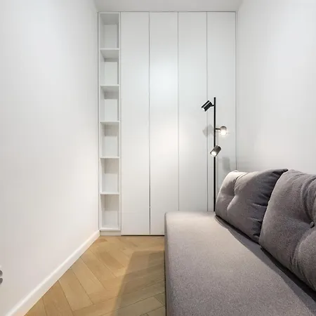 Luxury Two-bedroom With Terrace By Tyzenhauz