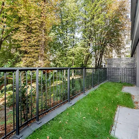 Appartamento Luxury Two-bedroom With Terrace By Tyzenhauz