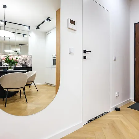 Appartamento Luxury Two-bedroom With Terrace By Tyzenhauz